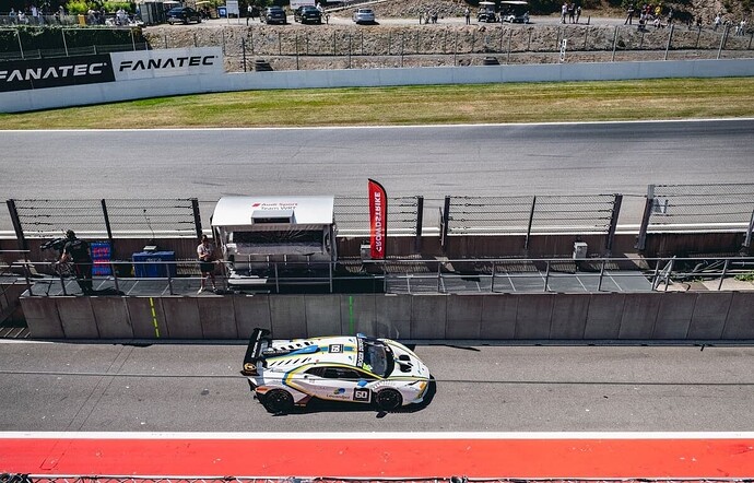 LISTEN TO THE INSTRUCTOR BEFORE THE LAP TIMER